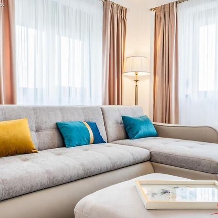 Apartament Ghimbav_Rk エクステリア 写真