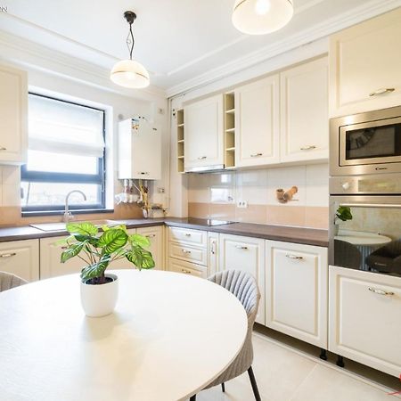 Apartament Ghimbav_Rk エクステリア 写真